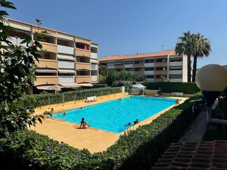 Appart Cosy, Piscine, Clim, Parking Prive - Proche Plage - Arrivee Autonome - Lit Queen Size Ла Сен-сюр-Мер Екстериор снимка